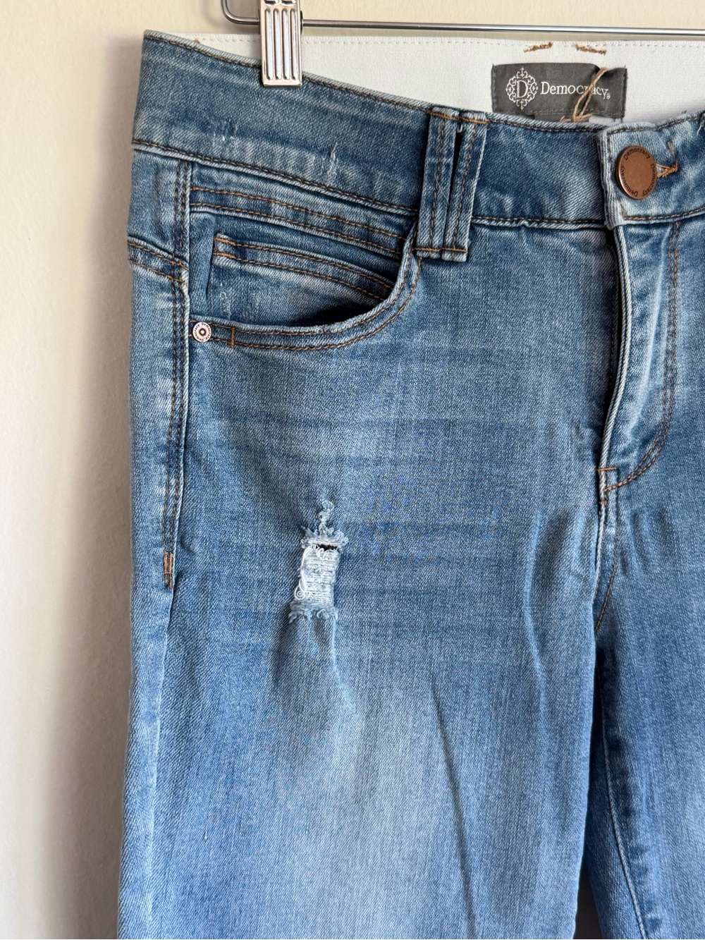 Democracy Absolution Light Wash Distressed Skinny Jeans, Sz 6 NWT - Picture 2 of 4